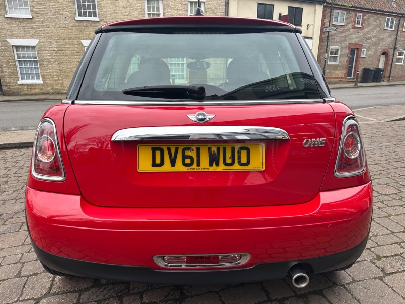 MINI HATCH