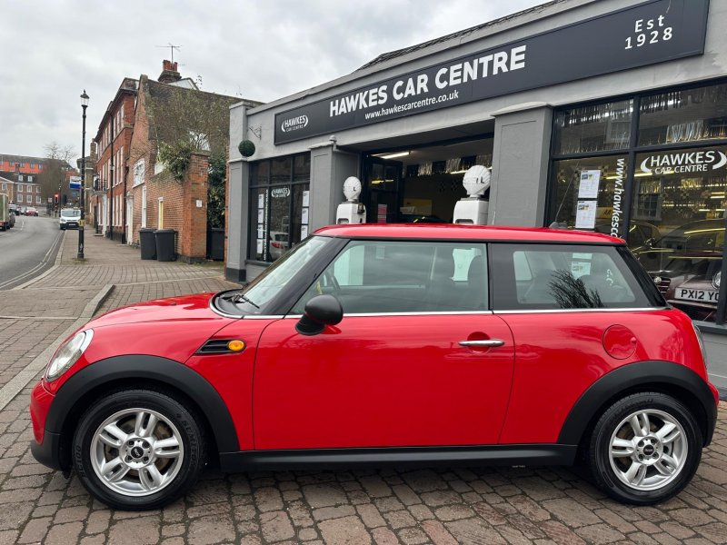 MINI HATCH