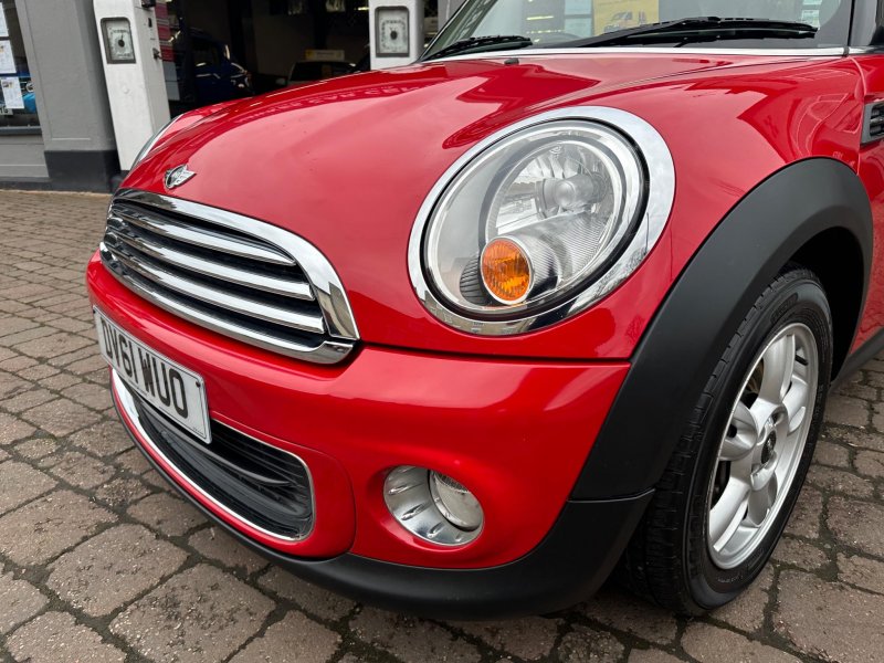 MINI HATCH