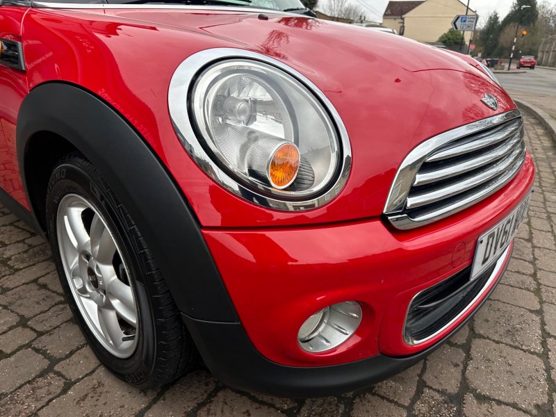 MINI HATCH