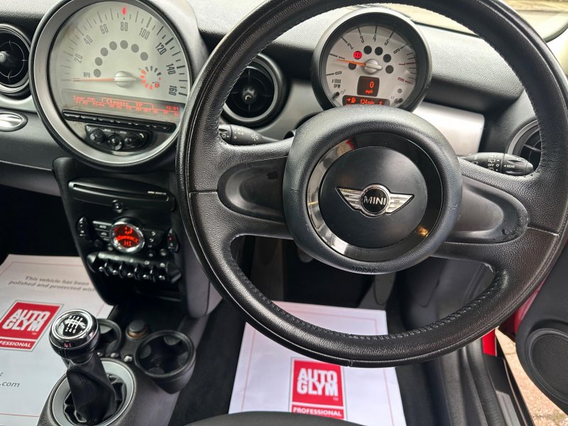 MINI HATCH