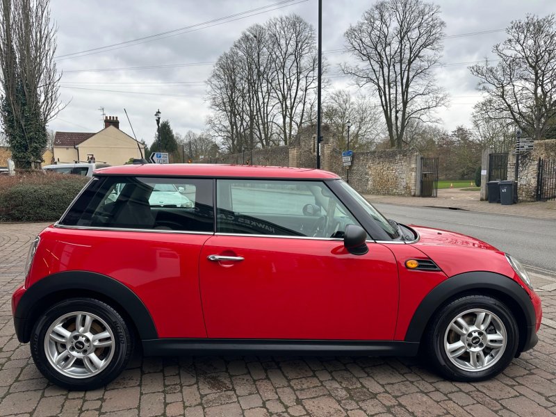 MINI HATCH
