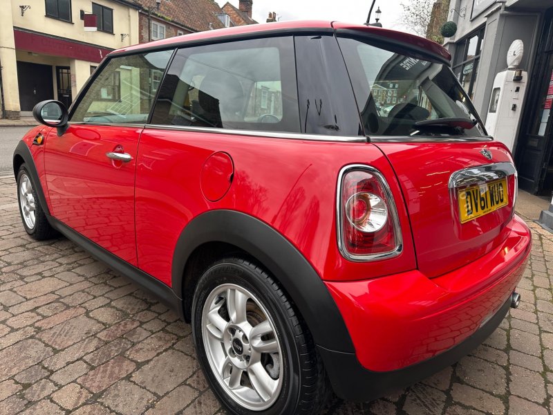 MINI HATCH