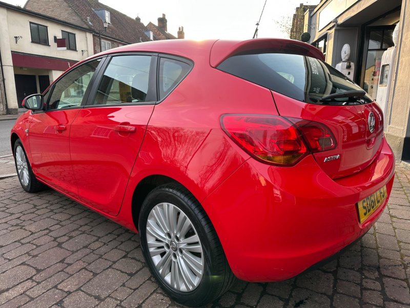 VAUXHALL ASTRA