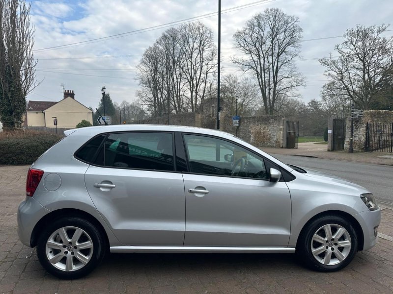 VOLKSWAGEN POLO