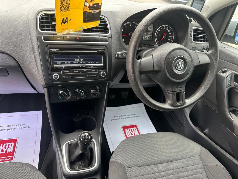 VOLKSWAGEN POLO