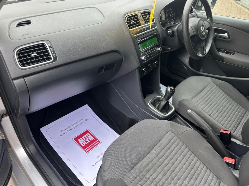 VOLKSWAGEN POLO