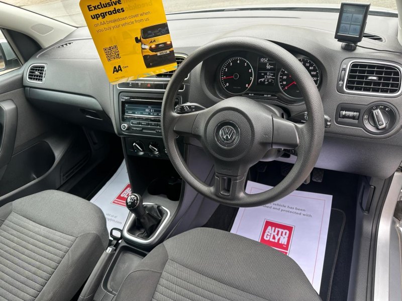 VOLKSWAGEN POLO