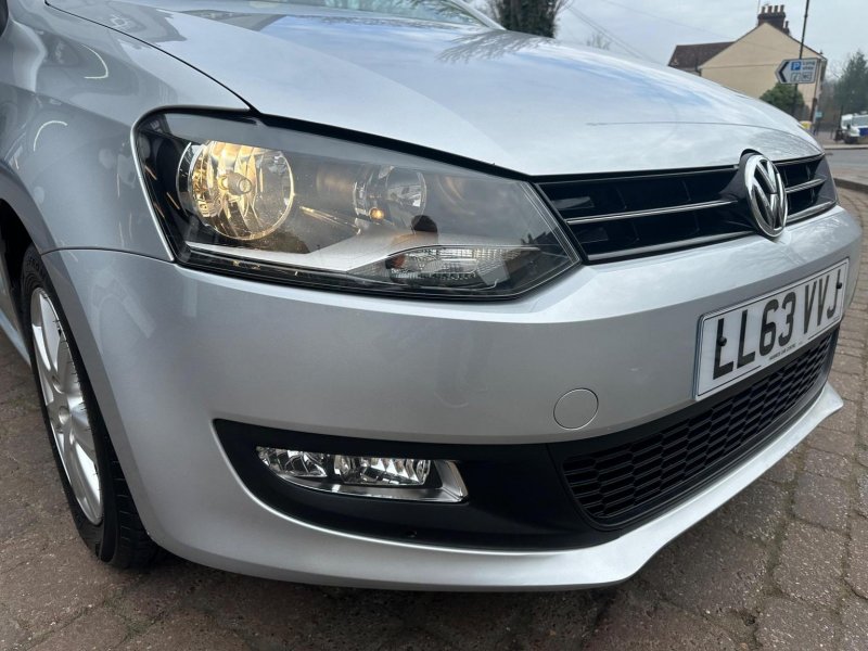 VOLKSWAGEN POLO