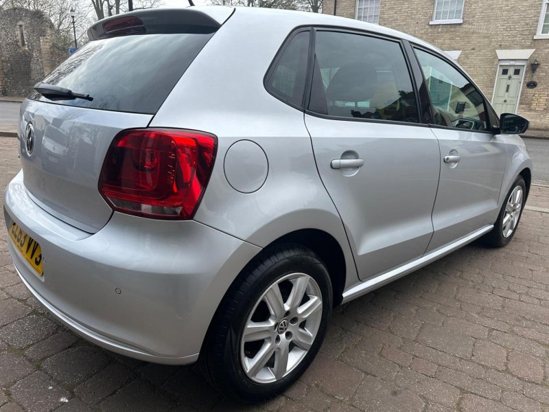 VOLKSWAGEN POLO
