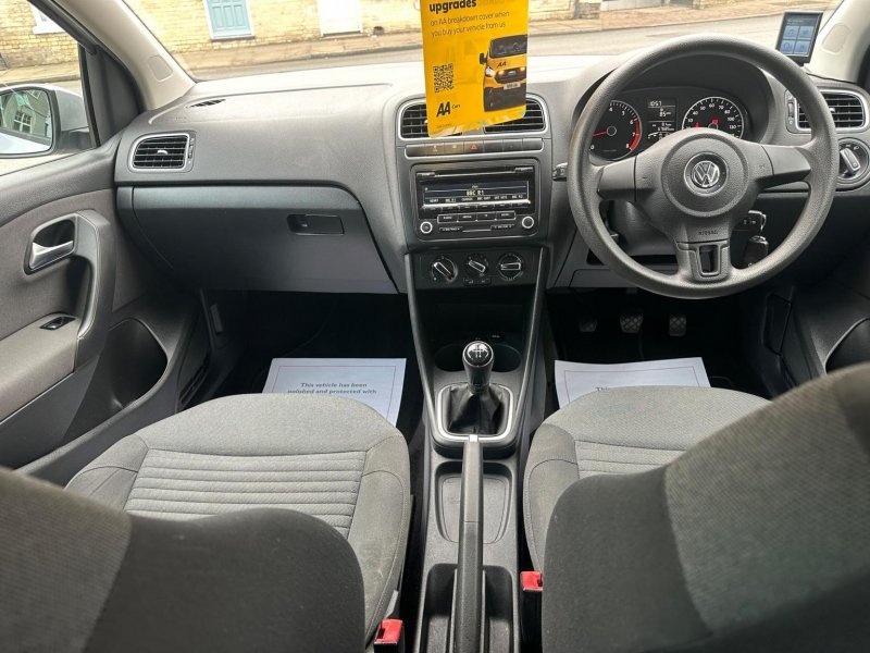 VOLKSWAGEN POLO