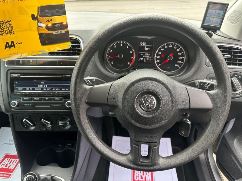 VOLKSWAGEN POLO