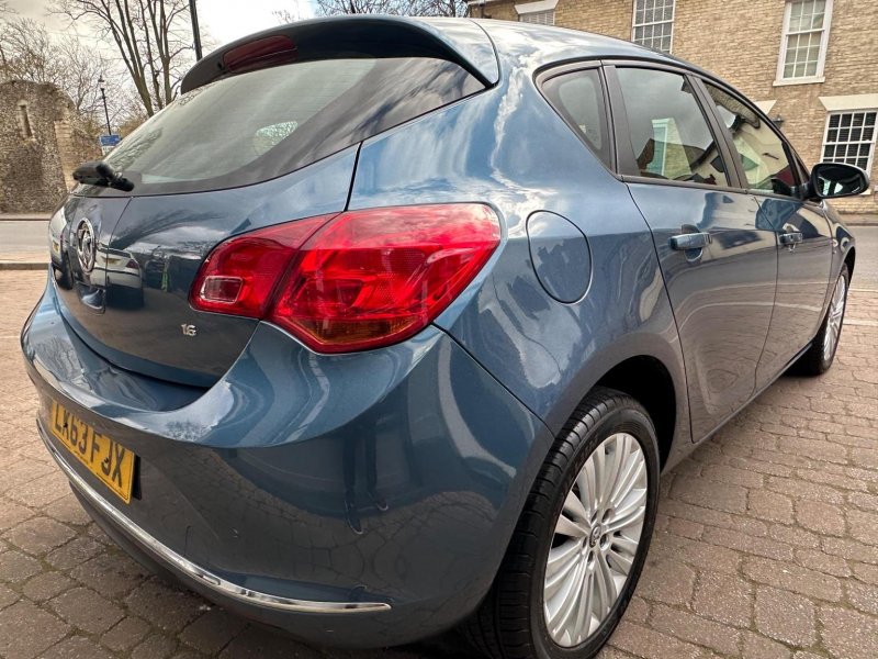 VAUXHALL ASTRA