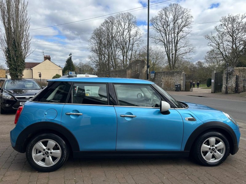 MINI HATCH