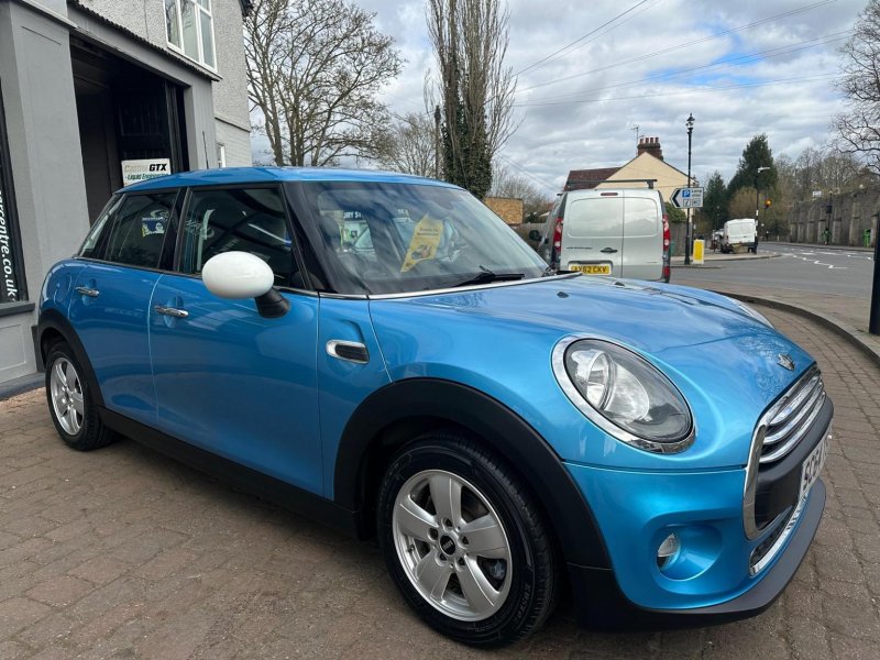 MINI HATCH