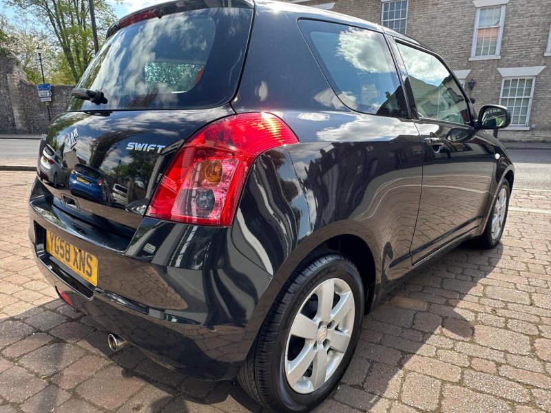 SUZUKI SWIFT