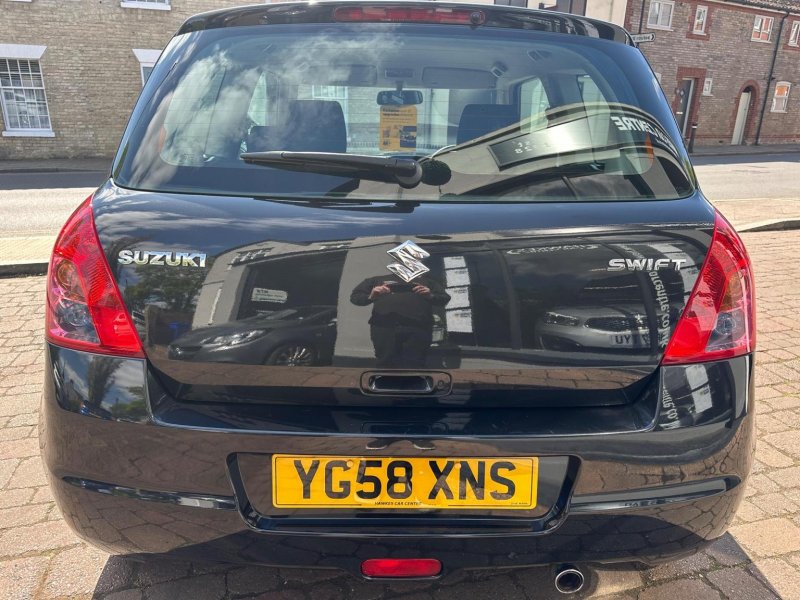 SUZUKI SWIFT