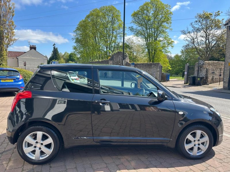 SUZUKI SWIFT