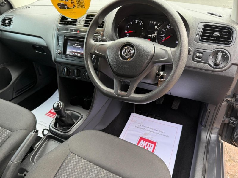 VOLKSWAGEN POLO